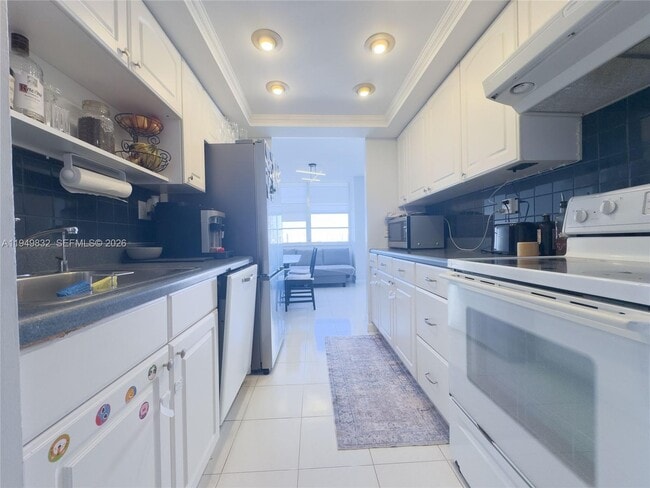 Building Photo - 250 174th St