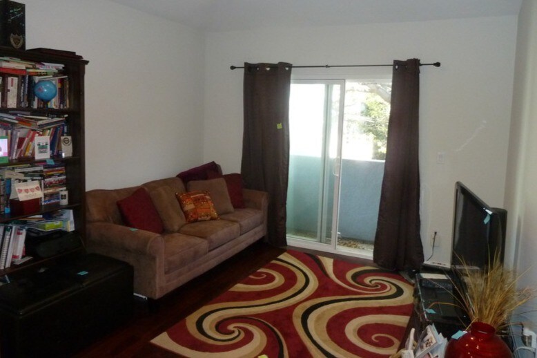 Living - 1250 Edris Dr