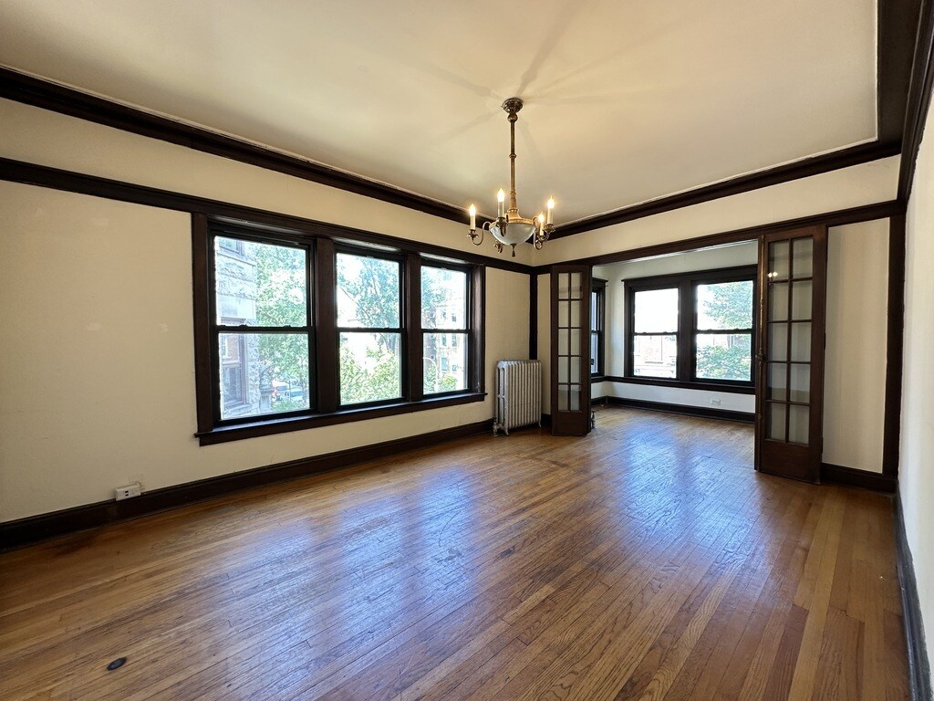 Building Photo - 2428 N Sawyer Ave