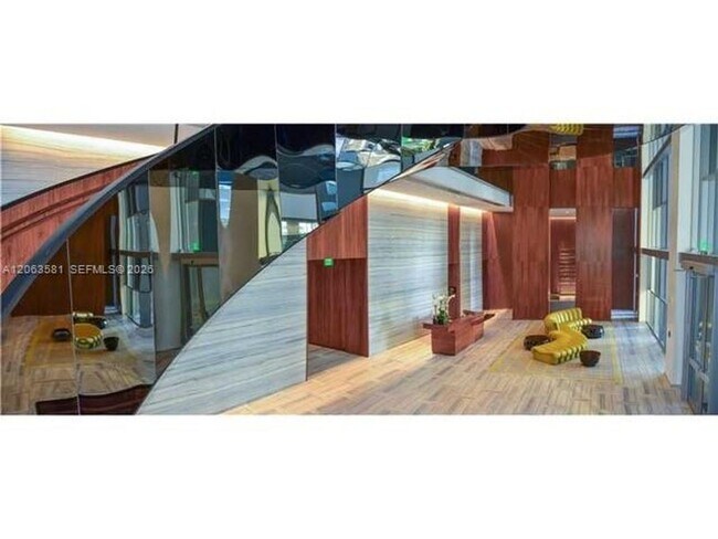 Building Photo - 1300 Brickell Bay Dr
