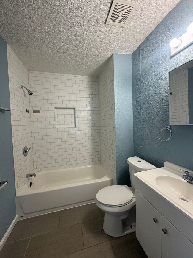 Building Photo - Charming 3BR 2BA Home w/ Fenced Yard + Covered Porch in KC