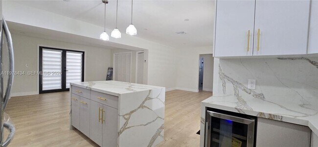 Building Photo - 2731 SW 29th Ave