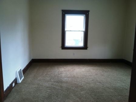 Building Photo - 653 Oakhill Ave