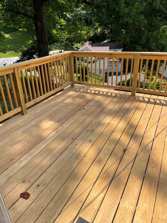 Building Photo - Bayless Street Downtown One Bedroom