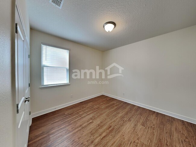 Building Photo - 3066 Creek Village Ln