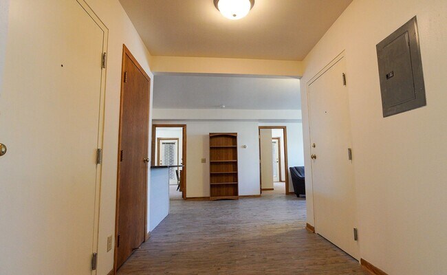 Building Photo - 415 N Henry St