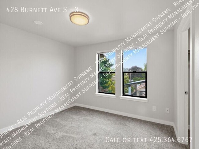 Building Photo - 428 Burnett Ave S
