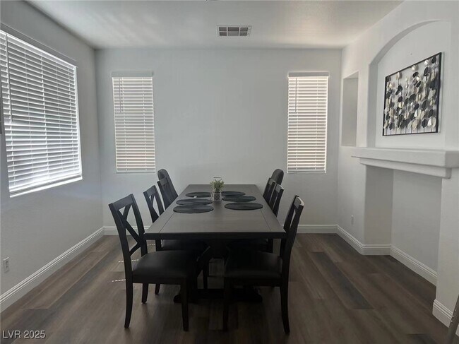 Building Photo - 4570 Sparwood Dr