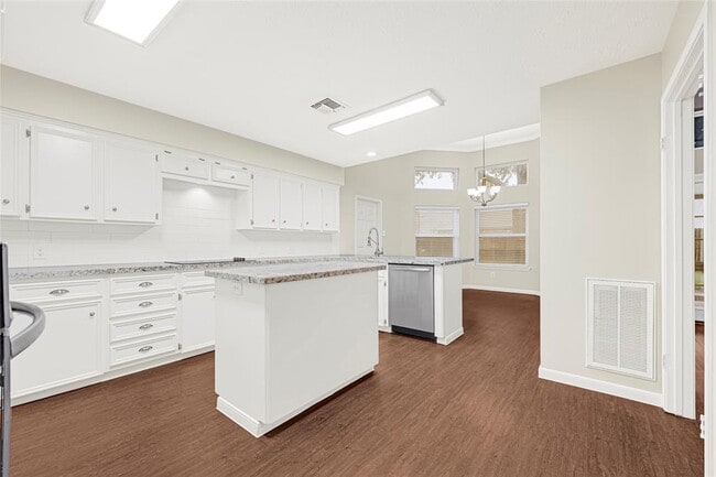 Building Photo - 1714 Quarterpath Dr