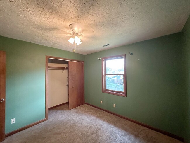 Building Photo - AVAILABLE NOW! Updated 3 Bed/2.5 Bath, 2 Car Garage - Close to Purdue & West Laf. Schools