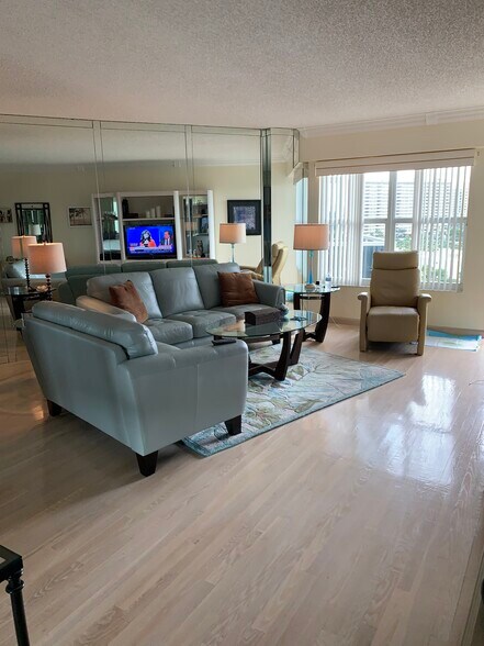 Wood floors - 3700 Galt Ocean Dr