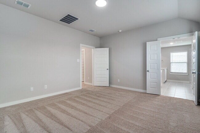 Building Photo - "Modern 3-Bedroom Home with Beautiful Finishes Throughout!"