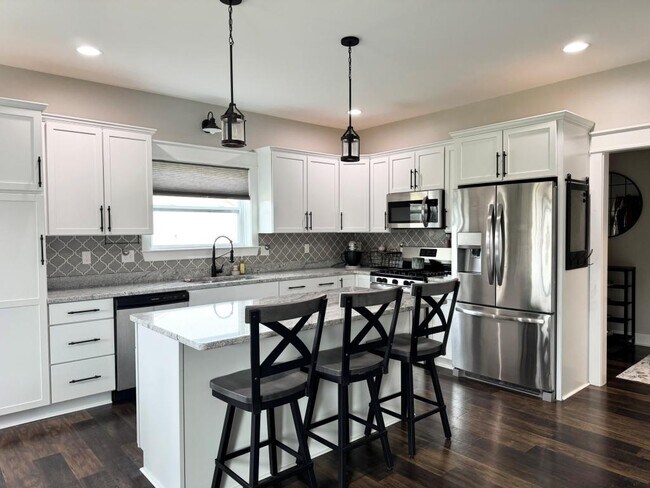 Building Photo - 1285 Sweet Grass Trail N