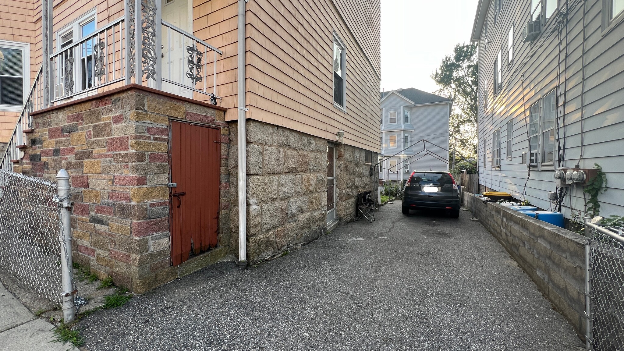 Building Photo - 534 William St