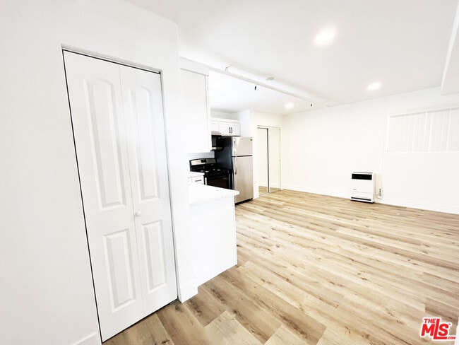 Building Photo - 11430 Cedar Ave