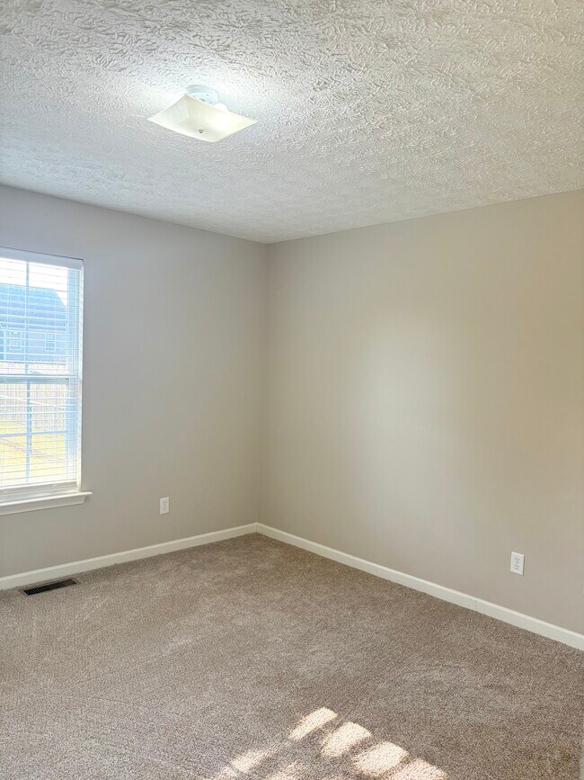 Building Photo - 409 Cedar Hollow Dr