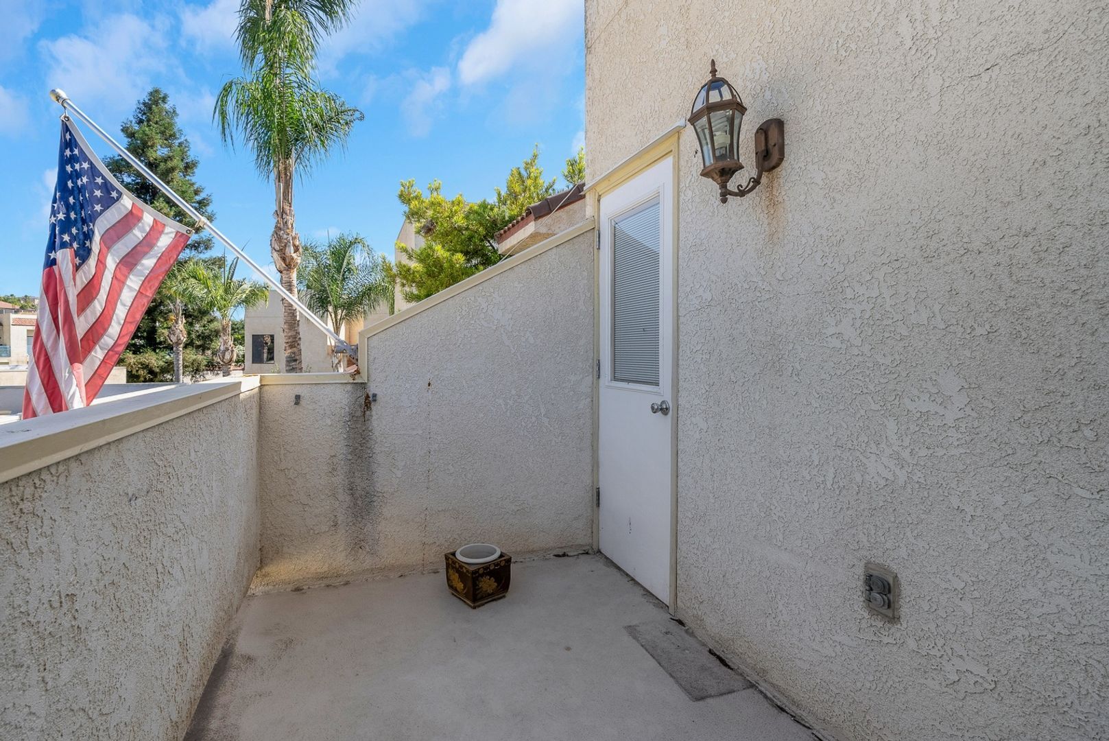 Building Photo - 14500 Las Palmas Dr