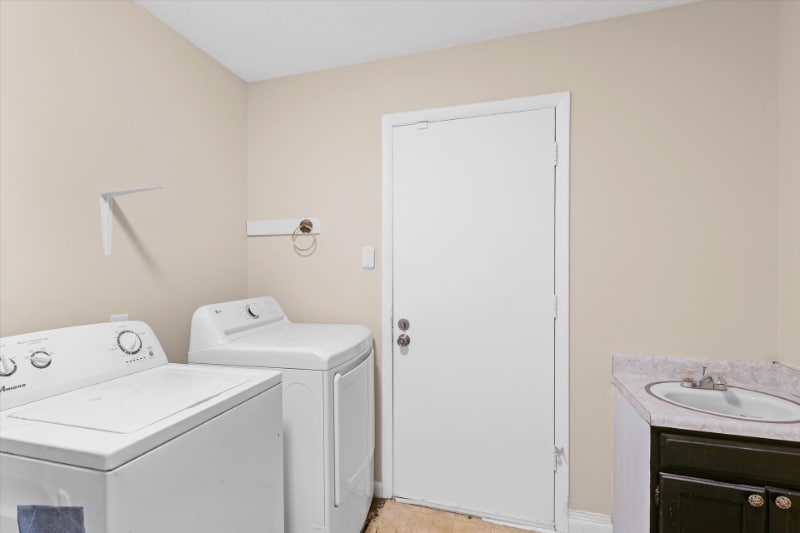 Building Photo - 615 E Colorado Ave