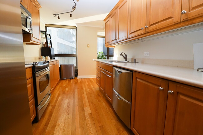 Building Photo - 360 E Randolph St