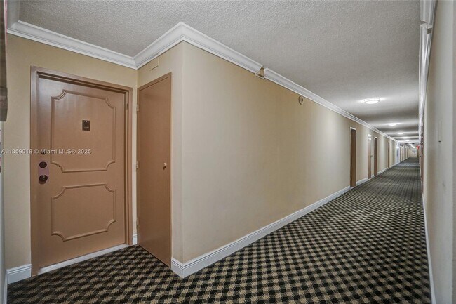 Building Photo - 1833 S Ocean Dr