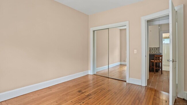 Building Photo - 75 W Parish Rd
