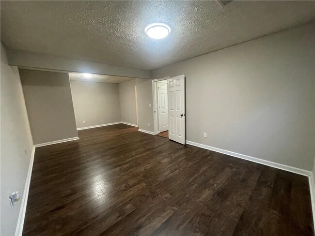 Building Photo - 3015 Cascade Manor Dr