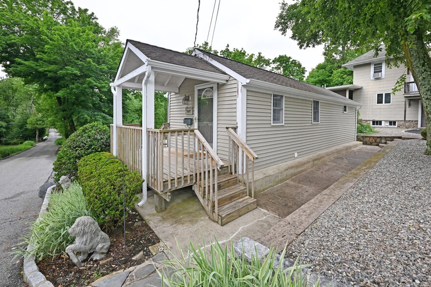 Building Photo - 211 Godwin Ave