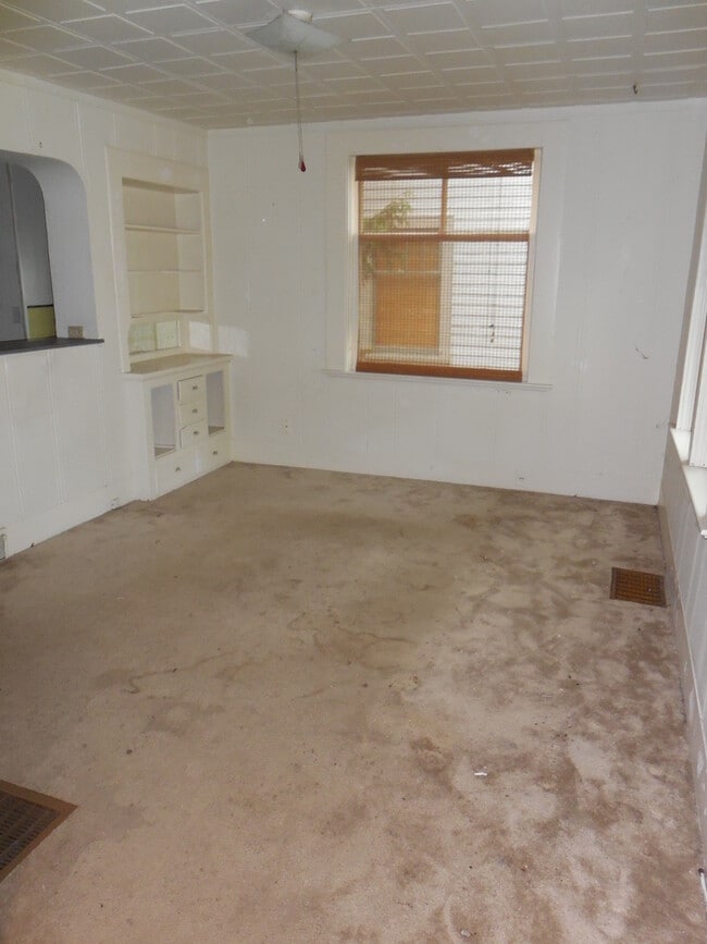 Building Photo - 509 N Forest St