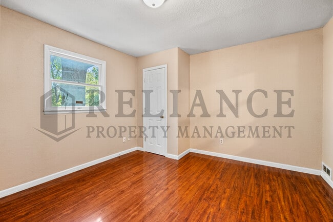 Building Photo - 536 S Glendale St