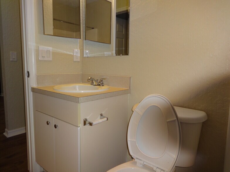 Building Photo - 3965 SW Laffite St