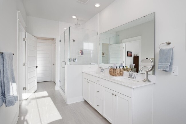 Building Photo - 1515 Martel St