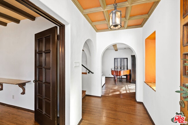 Building Photo - 200 S Anita Ave