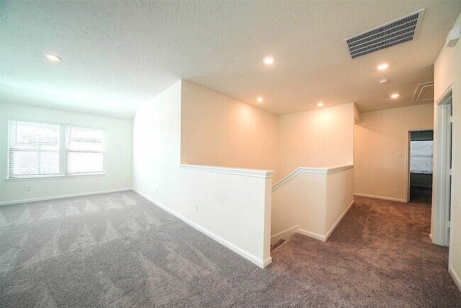Building Photo - 20811 Sheffield Pk Dr