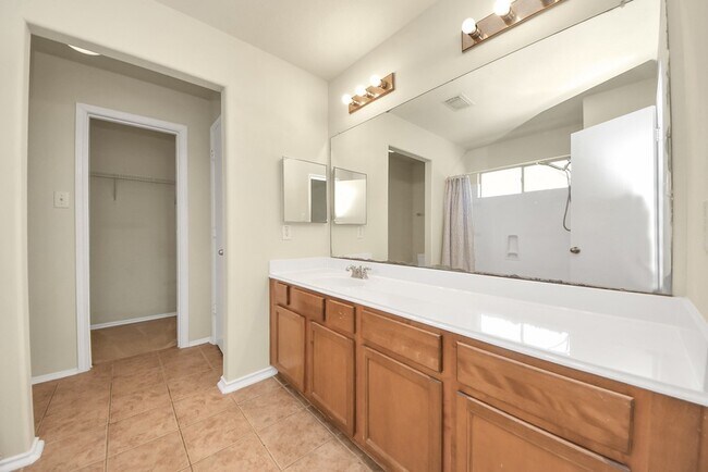 Building Photo - 14423 Hillard Green Ln