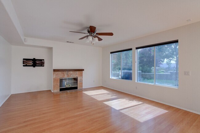 Building Photo - Beautiful 5 Bedroom Home (1 Downstairs) with VIEWS