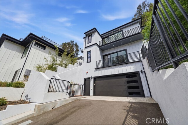 Building Photo - 6565 Pickwick St