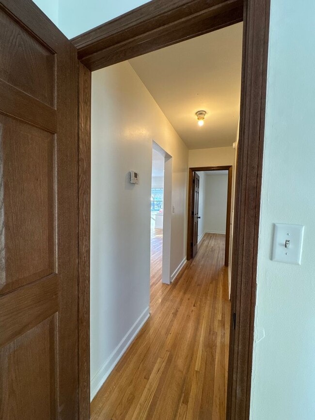 Building Photo - Single Family Home - GREAT Location - High End Finishes