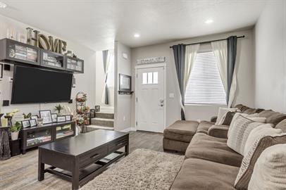 Building Photo - 1109 Emerald Pools Ln