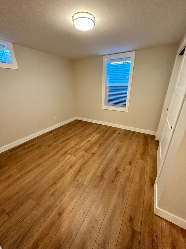 Building Photo - Rare 5-bedroom House with 1 Car Garage in Everson.