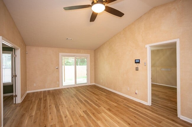 Building Photo - 6053 Sanibel Dr