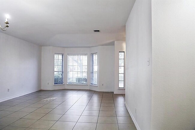 Building Photo - 805 Settlement St