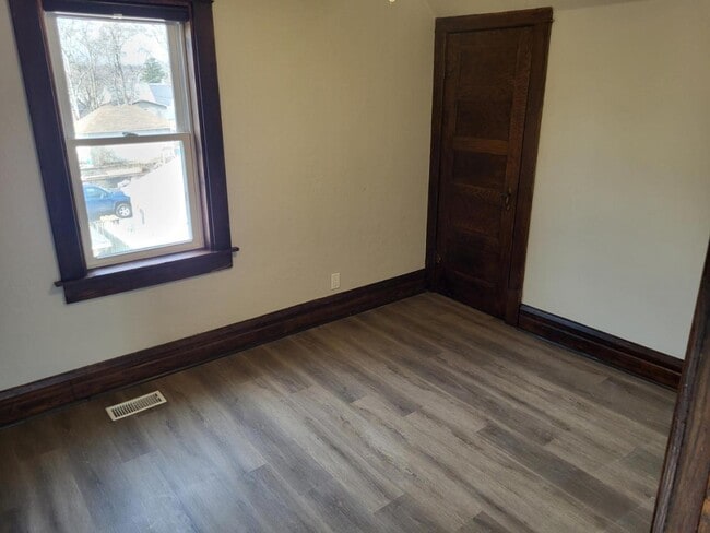 Building Photo - 308 N 10th Ave