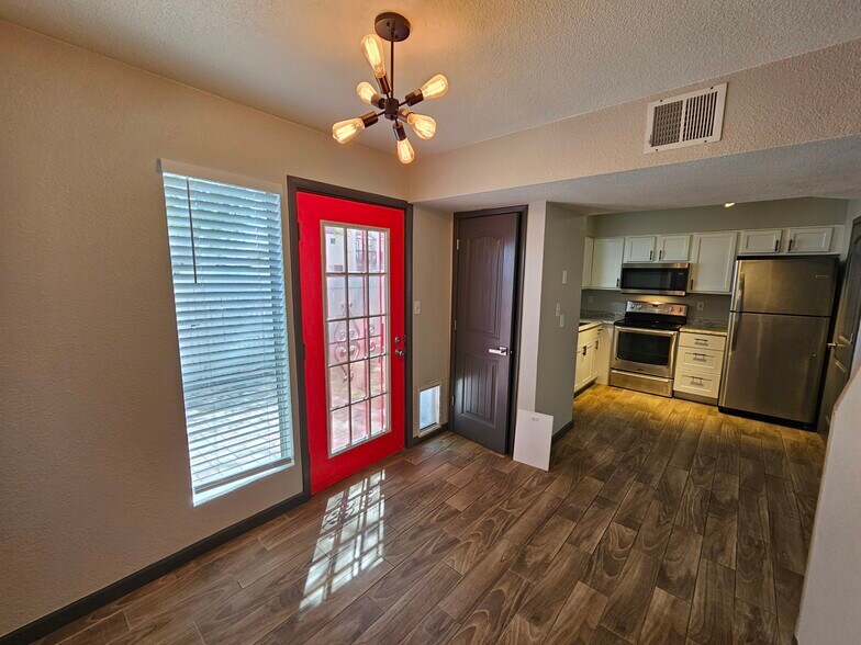 Building Photo - 1766 E Pepper Cir