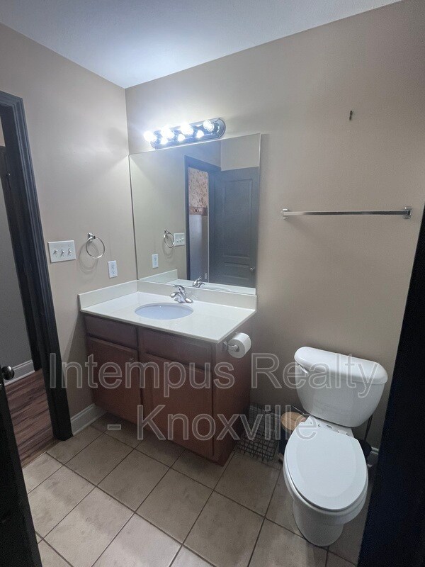Building Photo - 1420 Hazelgreen Way