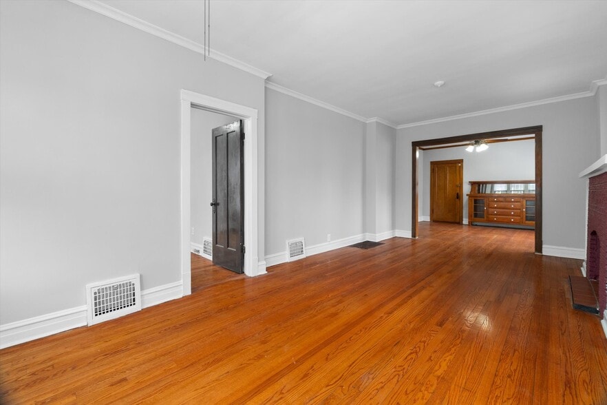 Living Room - 3139 W School St