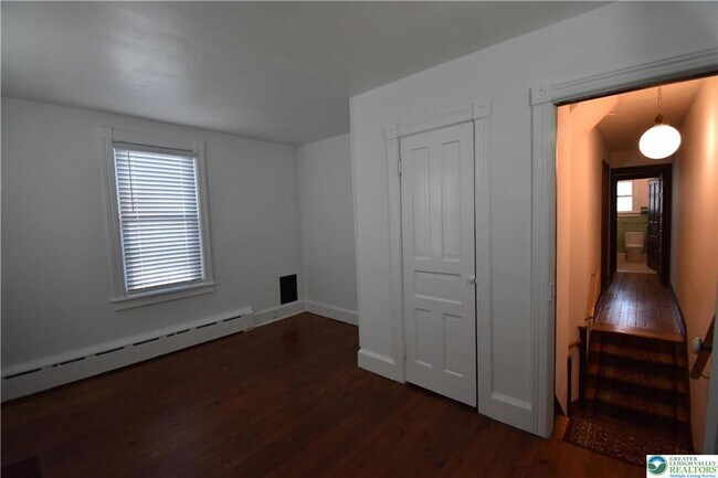 Building Photo - 204 N 9th St