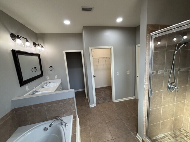 Building Photo - 241 Veritas Dr