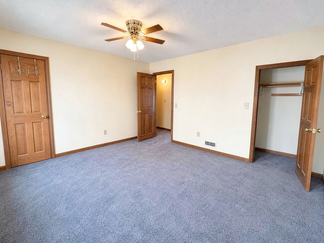 Building Photo - 5 Clarks Ct