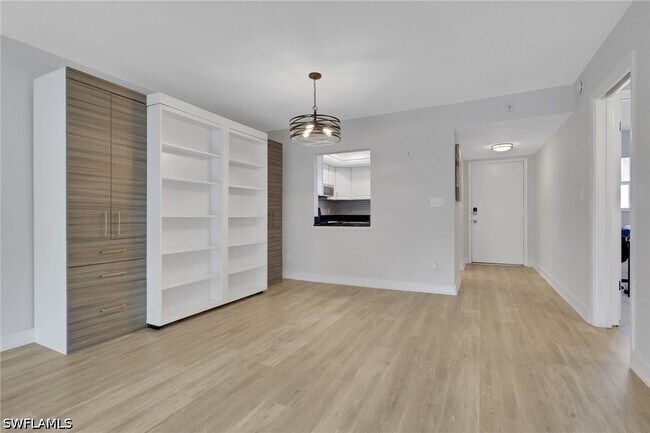 Building Photo - 4912 Tamiami Trl E