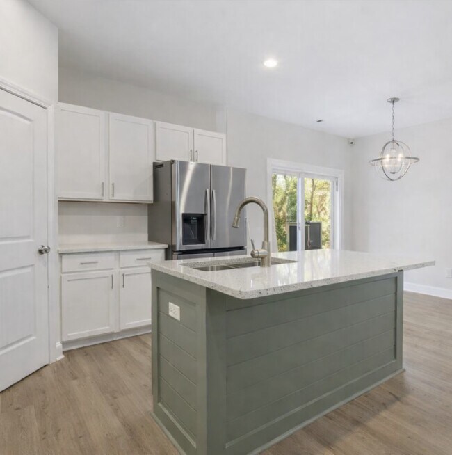 Building Photo - 104 Simon Cir